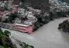Rudraprayag Accident: रुद्रप्रयाग में बड़ा हादसा, 16 यात्रियों से भरा टेंपो ट्रैवलर अलकनंदा नदी में समाया ddnewsportal.com